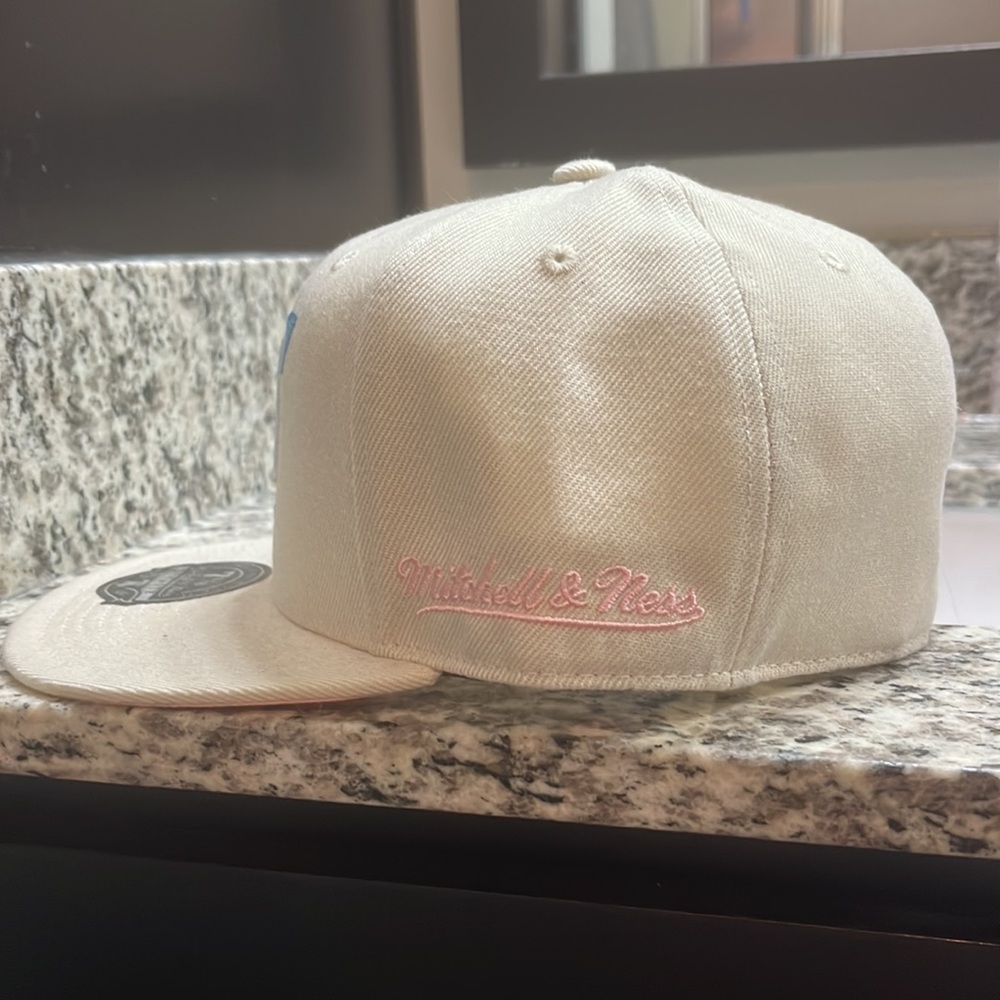la fitted hat - Picture 3 of 4